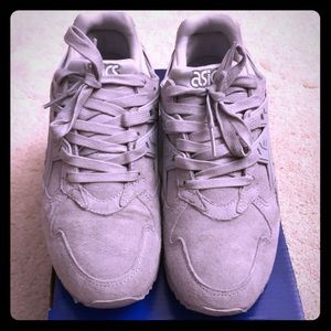 ASICS GEL-KAYANO TRAINER LIGHT GREY Women 5.5